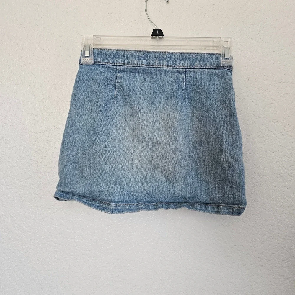 Old Navy Girls Denim Mini Skirt Light Wash Button Front‎ Patch Pockets Size M 8